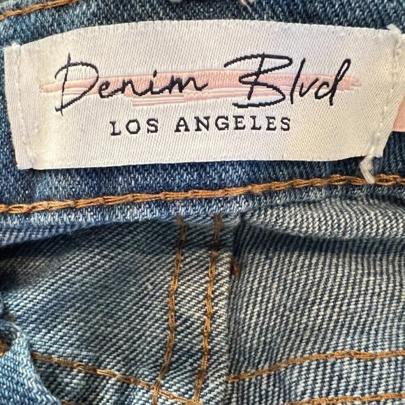 Denim Blvd Los Angeles Medium Wash Boyfriend Chain Side Jeans, Size Small - Picture 10 of 12